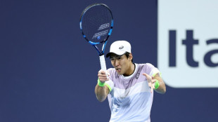 Cer&uacute;ndolo y Garin avanzan en el Masters 1000 de Miami