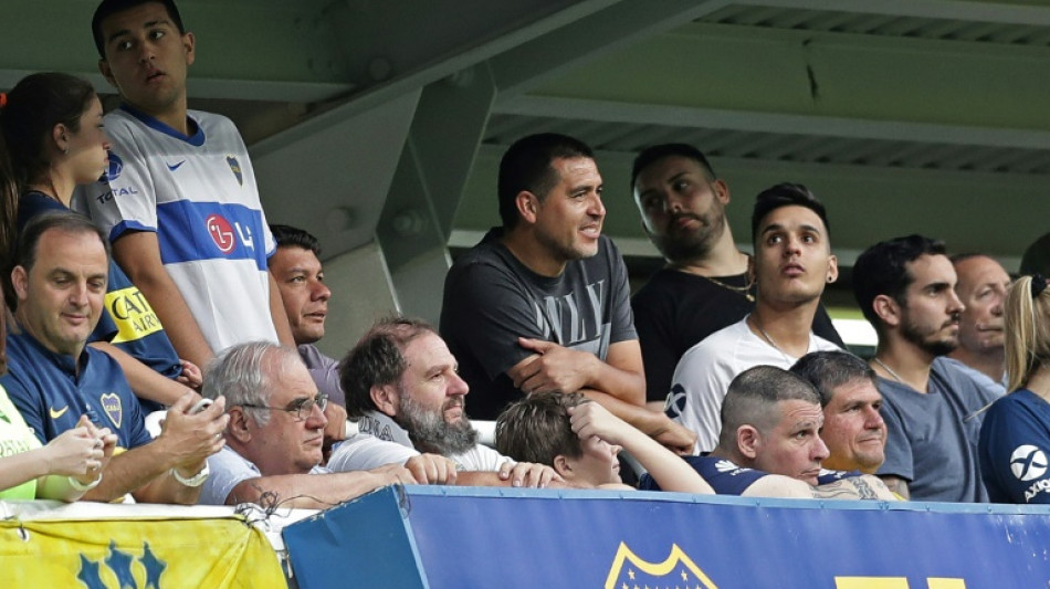 Riquelme lidera la protesta de miles de simpatizantes de Boca por la susepensi&oacute;n de las elecciones