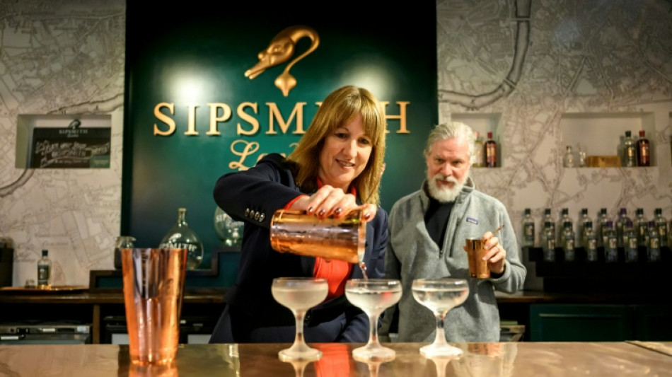 La inflación en Reino Unido se mantiene alta antes del presupuesto clave