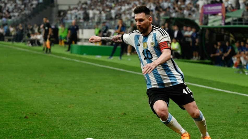 Lionel Messi signs contract with Inter Miami through 2025