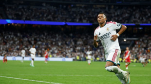 Com 2 de Mbapp&eacute;, Real Madrid goleia Rayo Vallecano no Espanhol