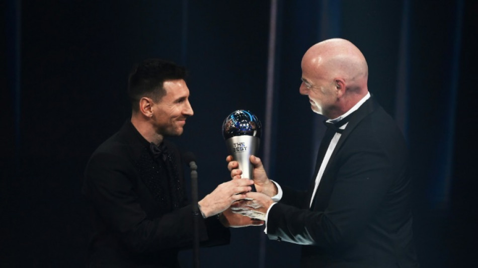 Argentina copa premios 'The Best' con Messi, Scaloni y 'Dibu' Mart&iacute;nez