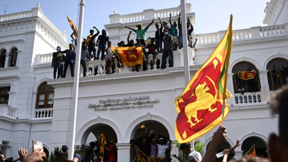 Sri Lankas Pr&auml;sident flieht nach Singapur - Demonstranten r&auml;umen besetzte Geb&auml;ude