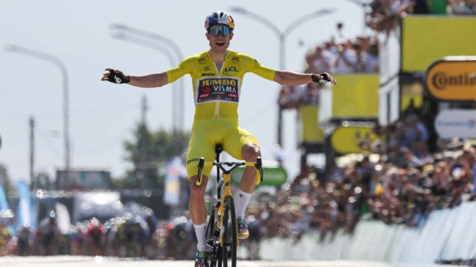 Van Aert gana la cuarta etapa del Tour y refuerza su maillot amarillo