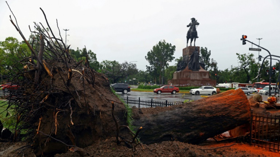 Une temp&ecirc;te fait au moins 16 morts et de nombreuses destructions en Argentine et en Uruguay