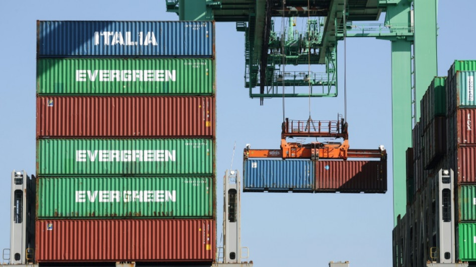 El d&eacute;ficit comercial de EEUU baj&oacute; inesperadamente en noviembre