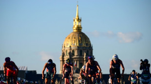 Triathlon: les Allemands remportent l'&eacute;preuve test de relais mixte priv&eacute;e de nage dans la Seine