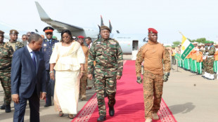 Week-end de sommets pr&eacute;sidentiels dans une Afrique de l'Ouest divis&eacute;e 