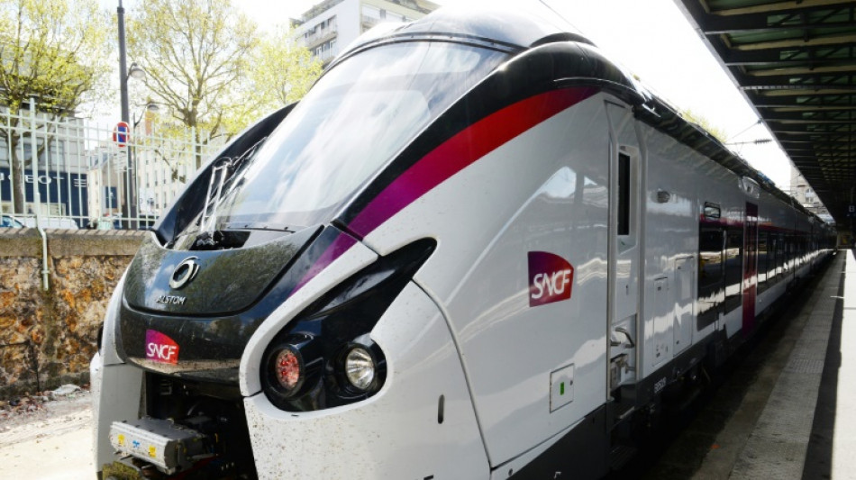 D&eacute;parts en vacances: le week-end s'annonce charg&eacute; sur les routes, dans les gares et a&eacute;roports