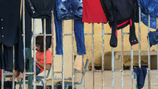Face aux frappes d'Isra&euml;l, des Libanais du sud se r&eacute;fugient dans des &eacute;coles