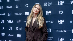 Viaggio tra alta moda e malattia per Jolie in Couture