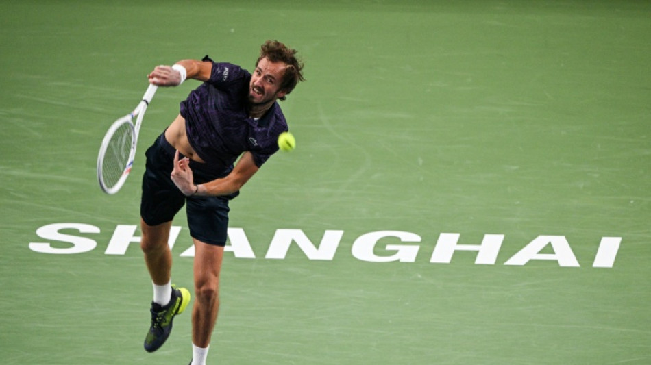 Medvedev vence De Minaur e vai enfrentar Rinderknech nas semis do Masters 1000 de Xangai