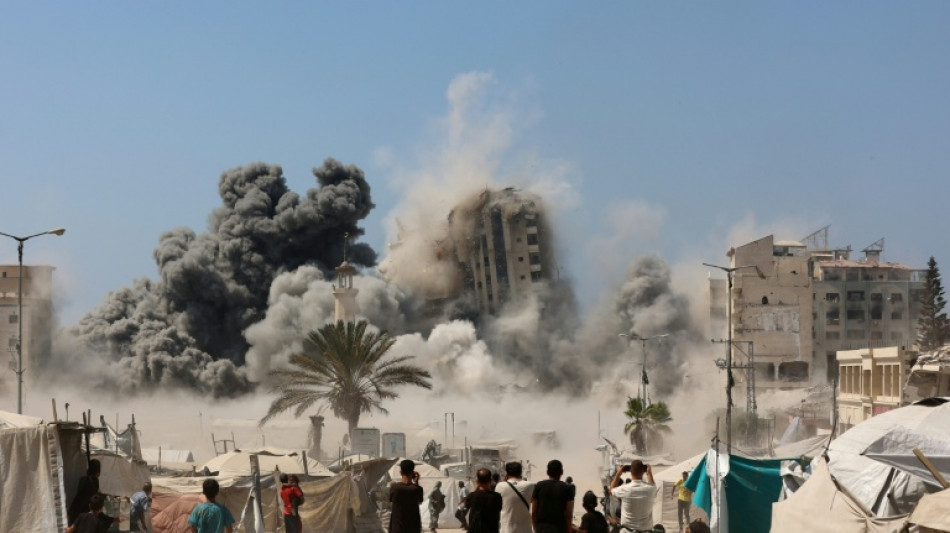 Israel destruye edificio en Gaza y Hamás publica video de rehenes en el día 700 de la guerra