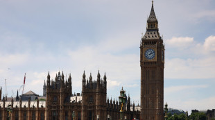 Parlamento Gb approva tagli al welfare ma &egrave; rivolta Labour