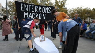 Centenas de milhares de pessoas protestam contra a 'austeridade' na França