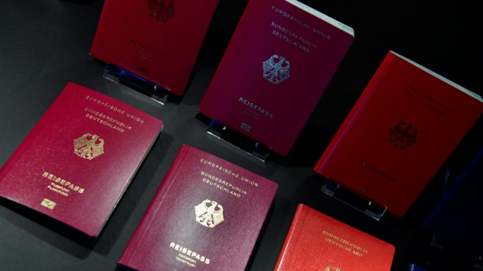 Unionspolitiker stellen doppelte Staatsbürgerschaft in Frage