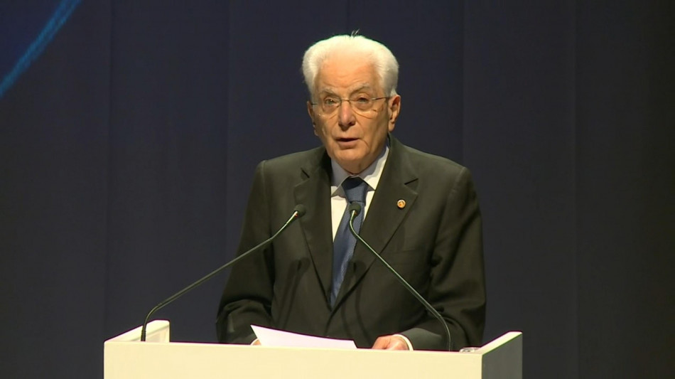 Mattarella, la vita non &egrave; una somma di solitudini