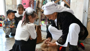 Kirghizstan: de joyeuses grands-m&egrave;res et leurs tapis menac&eacute;s