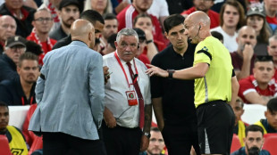 Polícia abre investigação por insultos racistas a atacante do Bournemouth no estádio do Liverpool