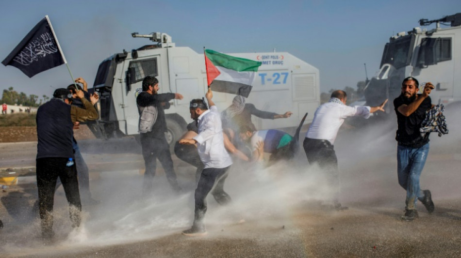 Turquie: la police disperse une manifestation pro-palestinienne pr&egrave;s d'une base militaire