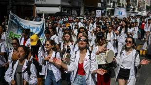 M&eacute;dicos y enfermeros de Buenos Aires en huelga por mejores salarios