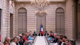 France: Barnier pr&eacute;pare sa feuille de route, un chemin sem&eacute; d'orni&egrave;res