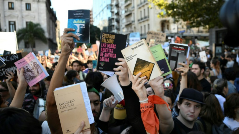 Argentine: manifestations massives pour d&eacute;fendre l'universit&eacute; publique contre l'aust&eacute;rit&eacute;