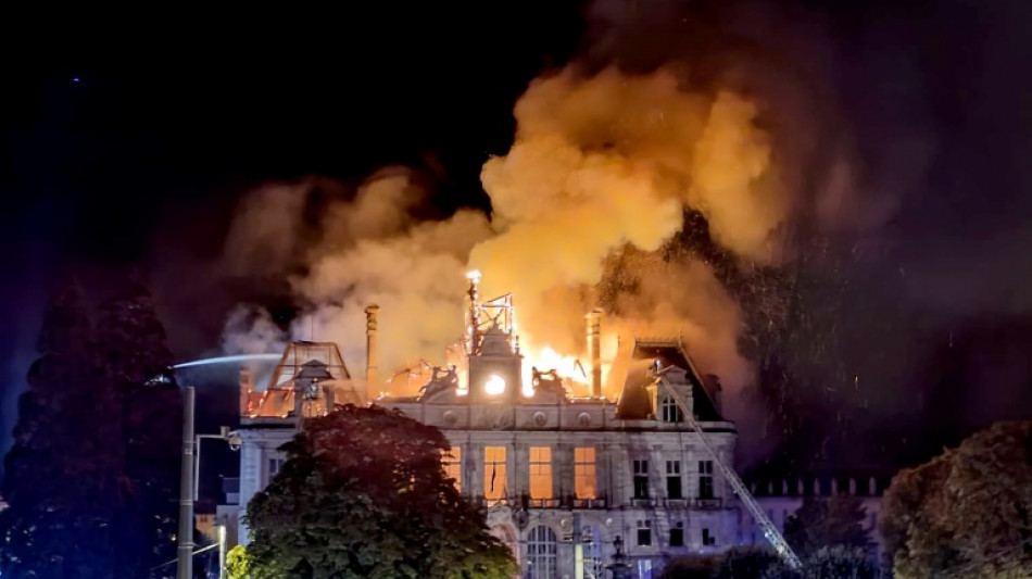 Sc&egrave;nes de chaos et pillages &agrave; l'issue des manifestations contre la "vie ch&egrave;re"