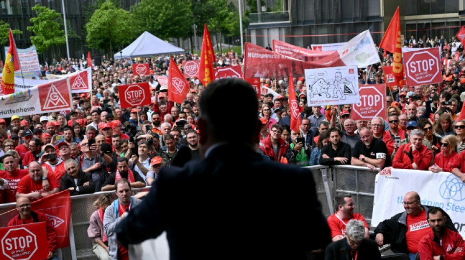 Tausende Thyssenkrupp-Angestellte protestieren in Essen gegen Verkaufspl&auml;ne
