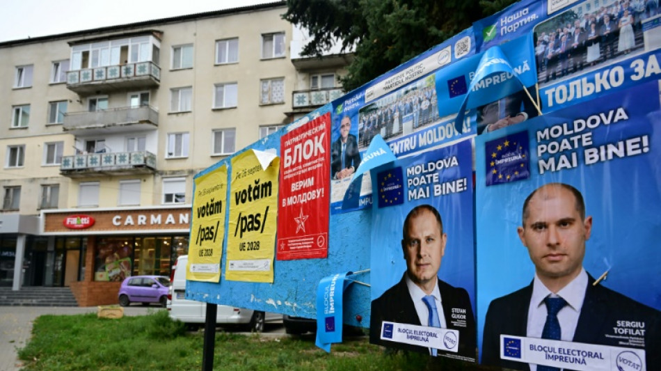 Moldovans vote in tense polls, torn between EU and Russia