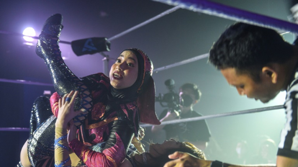 Malaisie: la catcheuse "Phoenix" brise la barri&egrave;re des sexes sur le ring