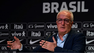 La 'Sele&ccedil;&atilde;o' rompe silencio sobre los casos de Alves y Robinho 