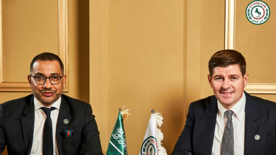 Gerrard tambi&eacute;n hace las maletas para Arabia Saudita para entrenar al Al-Ettifaq