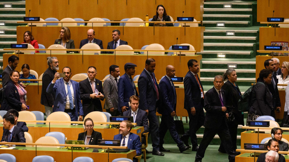 Decine di delegati lasciano l'aula dell'Onu. Netanyahu, 'codardi'