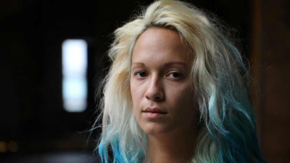 Livro cr&iacute;tico ao movimento trans vira sucesso de vendas na Amazon