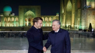 Macron mise sur l'ouverture de l'Ouzb&eacute;kistan, l'Etat de droit en sourdine