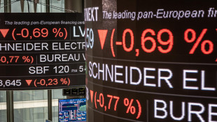 Borsa: l'Europa conferma il calo, Parigi &egrave; la peggiore