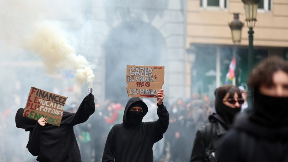 Disordini ai cortei di Bruxelles e Liegi, cariche e lacrimogeni