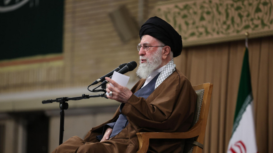 Khamenei attacca Trump, '&egrave; colpevole per i morti in Iran'