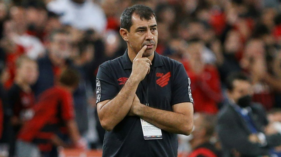 Santos anuncia F&aacute;bio Carille como novo t&eacute;cnico