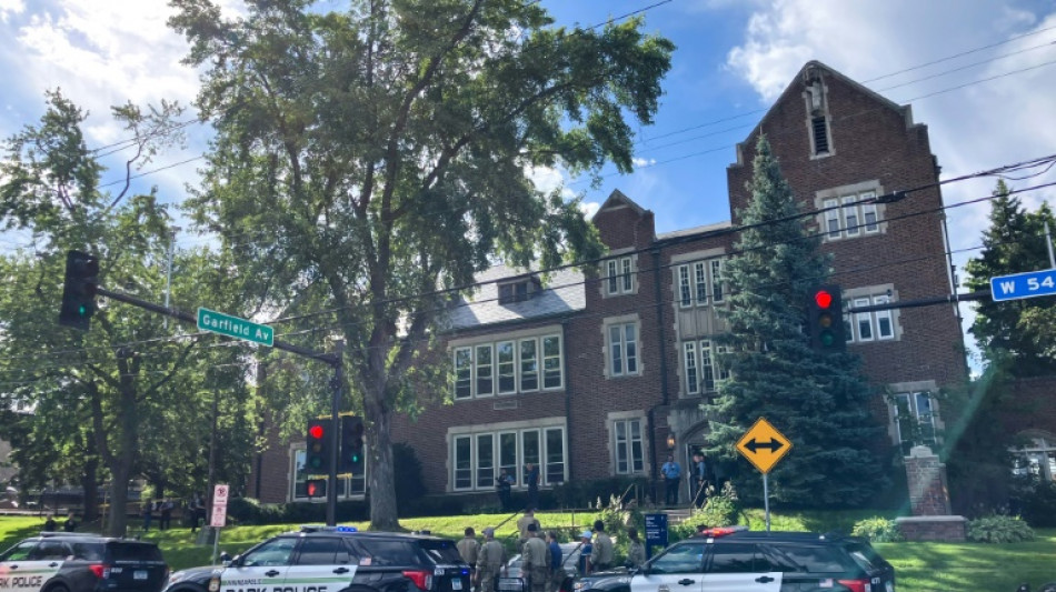 Duas crianças morrem e 17 pessoas ficam feridas em massacre em igreja nos EUA