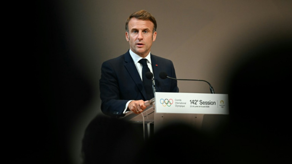 Toujours contest&eacute;, Macron va pr&eacute;ciser sa "tr&ecirc;ve politique" et ses intentions