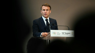 Toujours contest&eacute;, Macron va pr&eacute;ciser sa "tr&ecirc;ve politique" et ses intentions