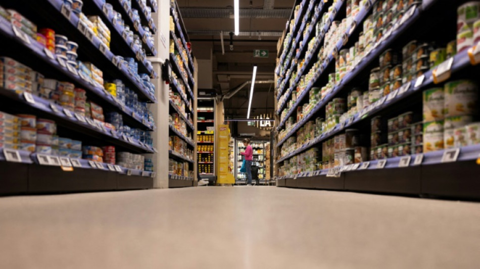 Agroalimentaire: sept associations accusent les supermarchés de "brader" la santé des consommateurs