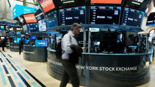 Wall Street commence en hausse la derni&egrave;re semaine d'un mois difficile