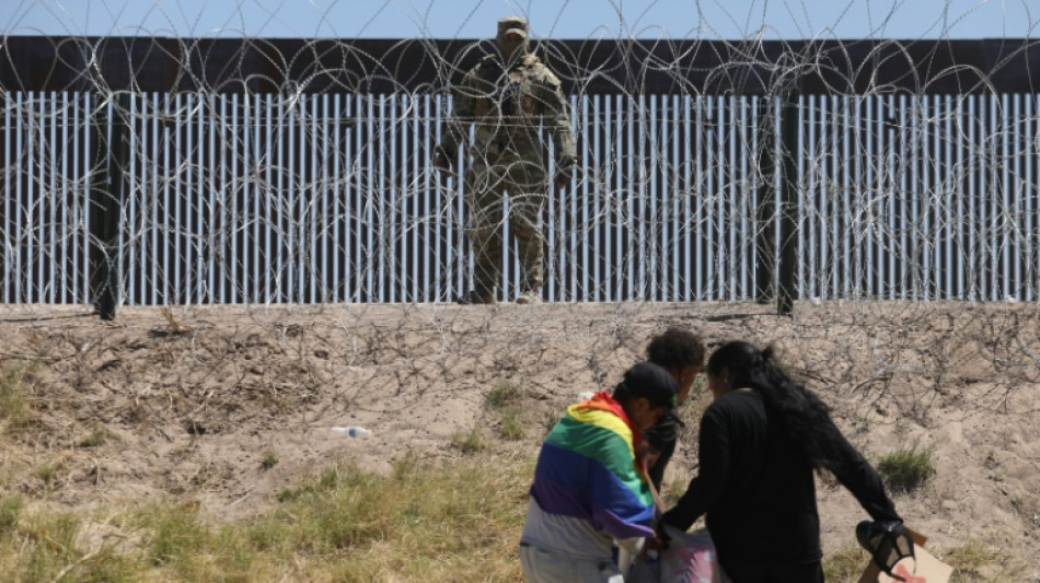 El gobernador de Texas env&iacute;a guardias a la frontera ante el cambio de las normas migratorias
