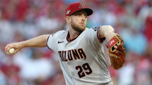 Kelly shines as Diamondbacks down Phillies to force decider