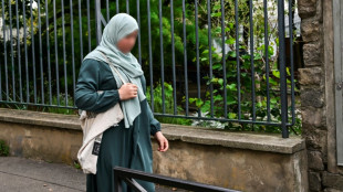 L'abaya, interdite &agrave; l'&eacute;cole, un symbole des frictions autour de la la&iuml;cit&eacute;
