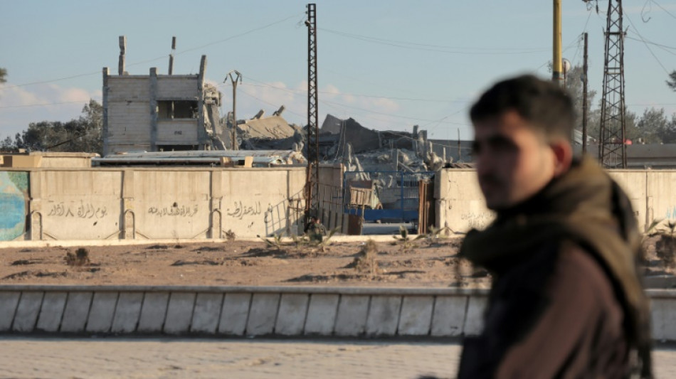 Lento avance de las fuerzas kurdas en la prisi&oacute;n de Siria asaltada por el EI