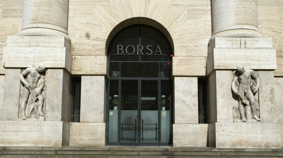 Borsa: Milano chiude piatta a +0,01%, corsa di Unipol